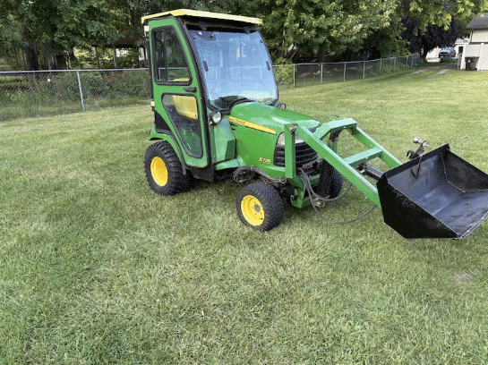 Image of John Deere X728 Image 0