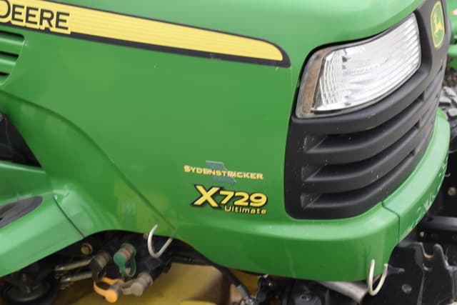 Image of John Deere X729 equipment image 4