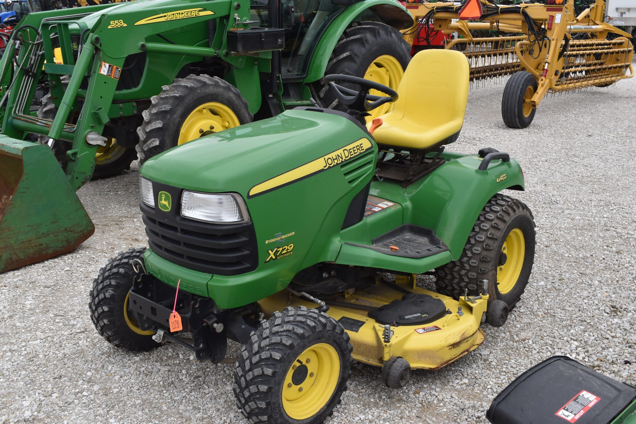 John Deere X729 Equipment Image0
