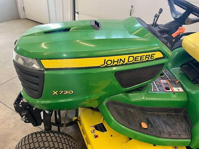 Image of John Deere X730 equipment image 3