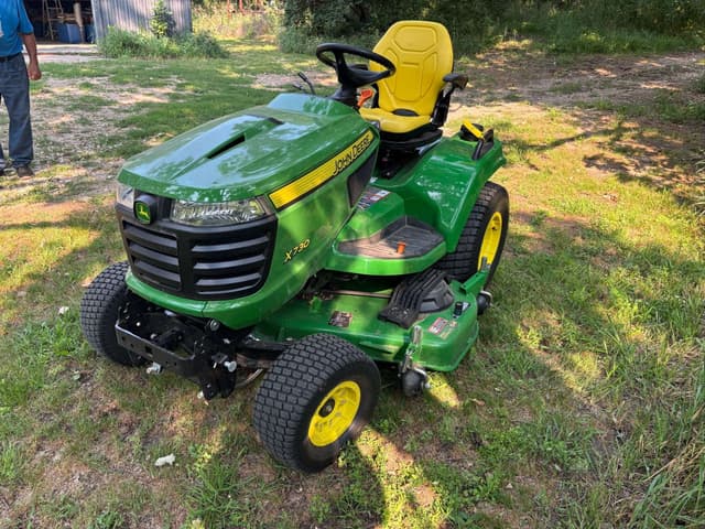 Image of John Deere X730 equipment image 2
