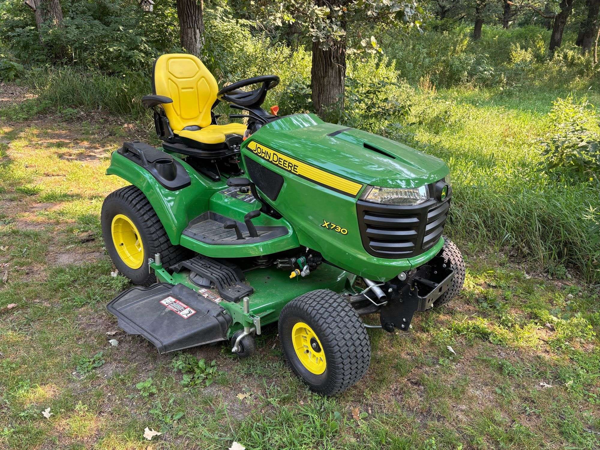 John Deere X730 Equipment Image0