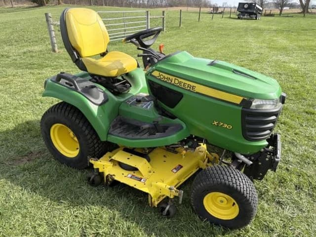 Image of John Deere X730 equipment image 2