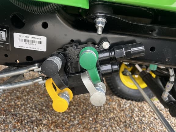 Image of John Deere X730 equipment image 2