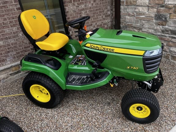 Image of John Deere X730 equipment image 1