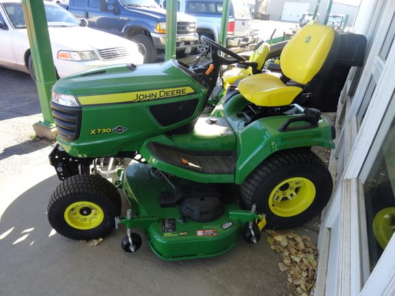 John Deere X730 Equipment Image0