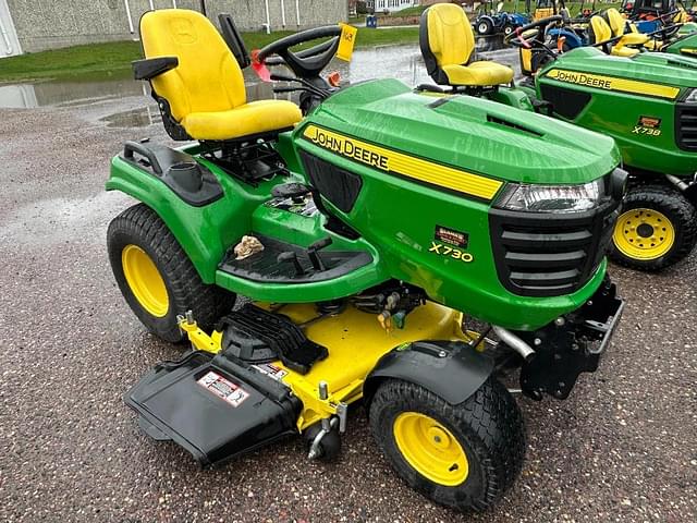 Image of John Deere X730 equipment image 3
