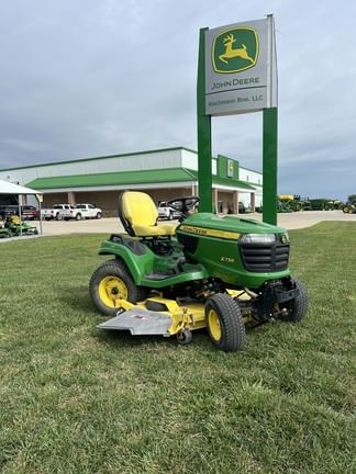 2013 John Deere X734 Equipment Image0