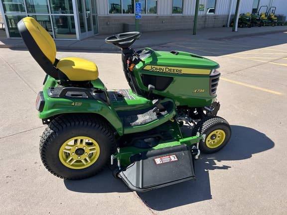 Image of John Deere X734 equipment image 2