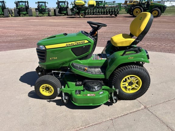 John Deere X734 Equipment Image0