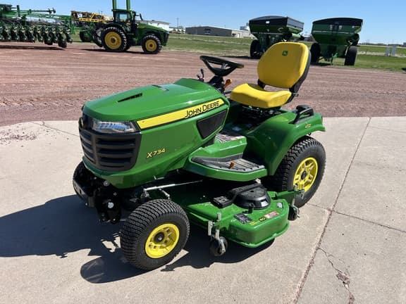 Image of John Deere X734 equipment image 1