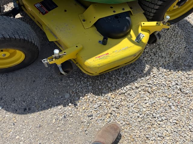 Image of John Deere X734 equipment image 4