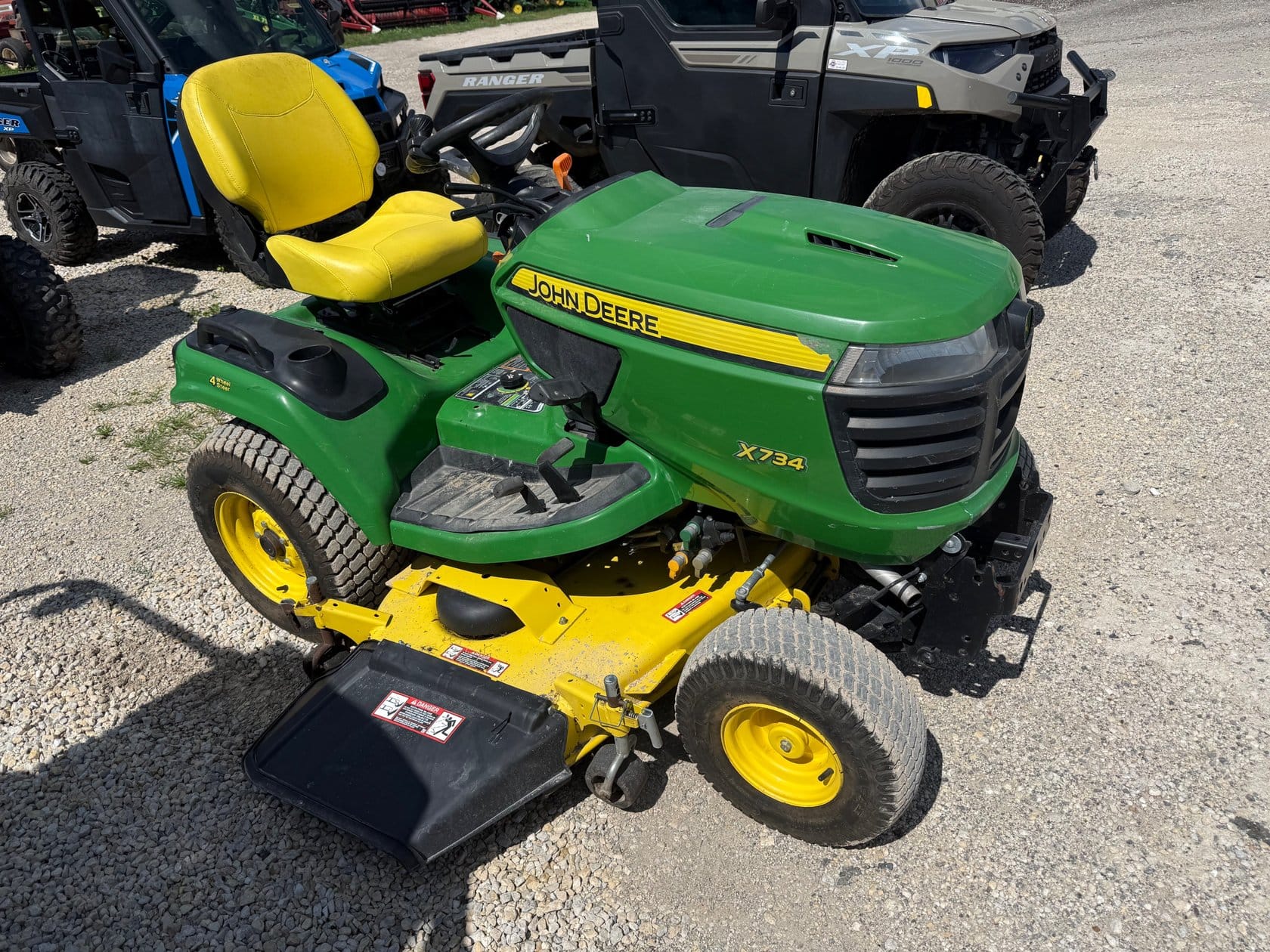 John Deere X734 Equipment Image0