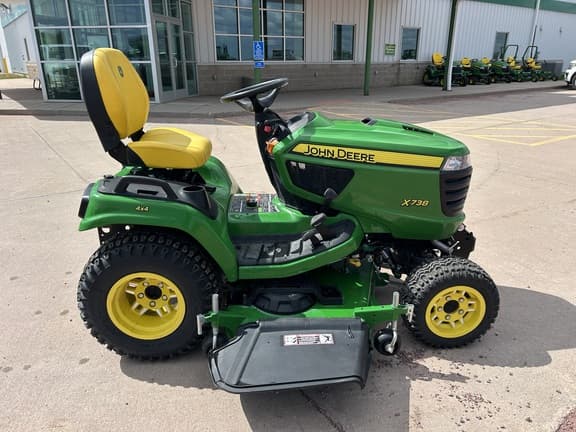 Image of John Deere X738 equipment image 2
