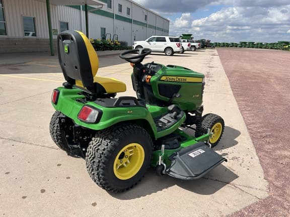 Image of John Deere X738 equipment image 3