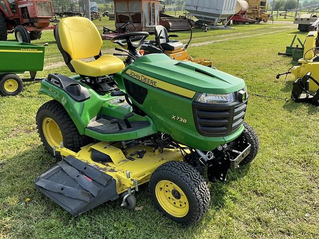 Image of John Deere X738 equipment image 1