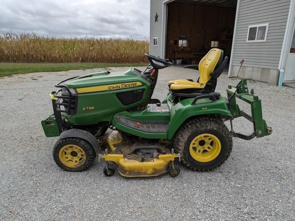 John Deere X738 Equipment Image0