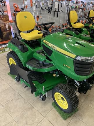 Image of John Deere X738 equipment image 1