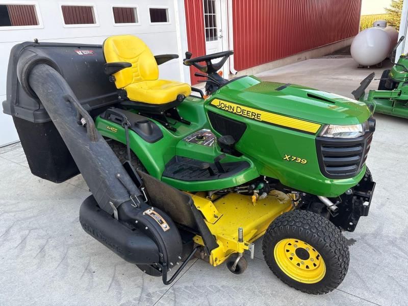 John Deere X739 Equipment Image0