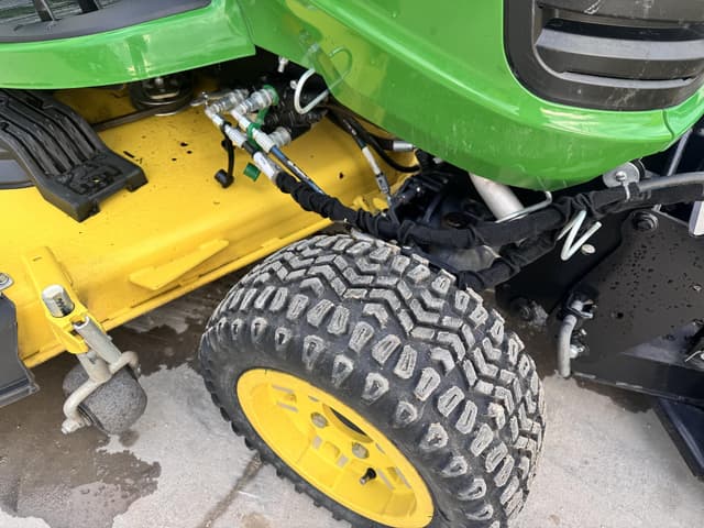 Image of John Deere X739 equipment image 4