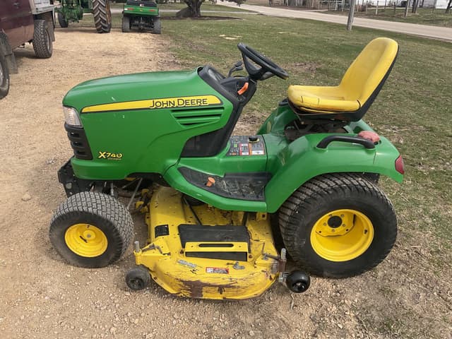 Image of John Deere X740 equipment image 1