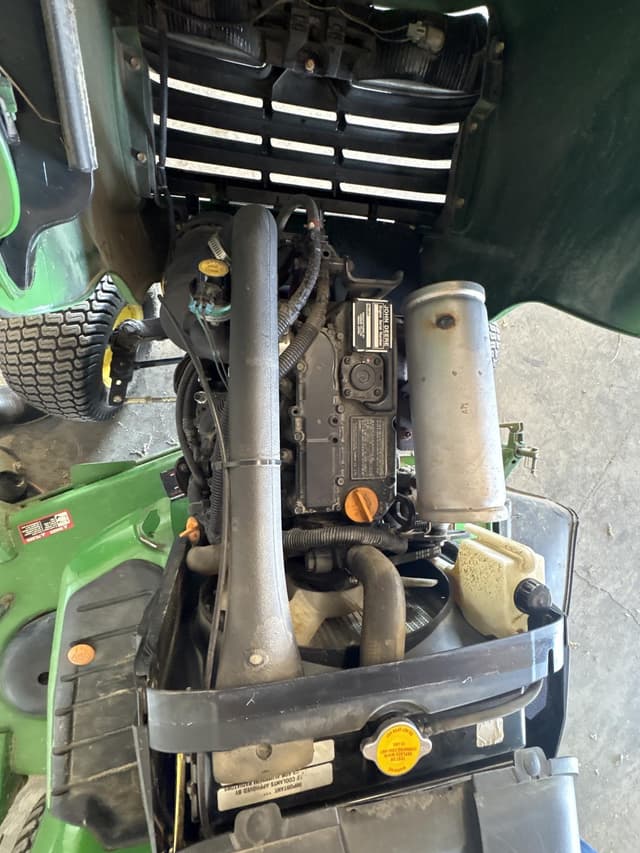 Image of John Deere X740 equipment image 3