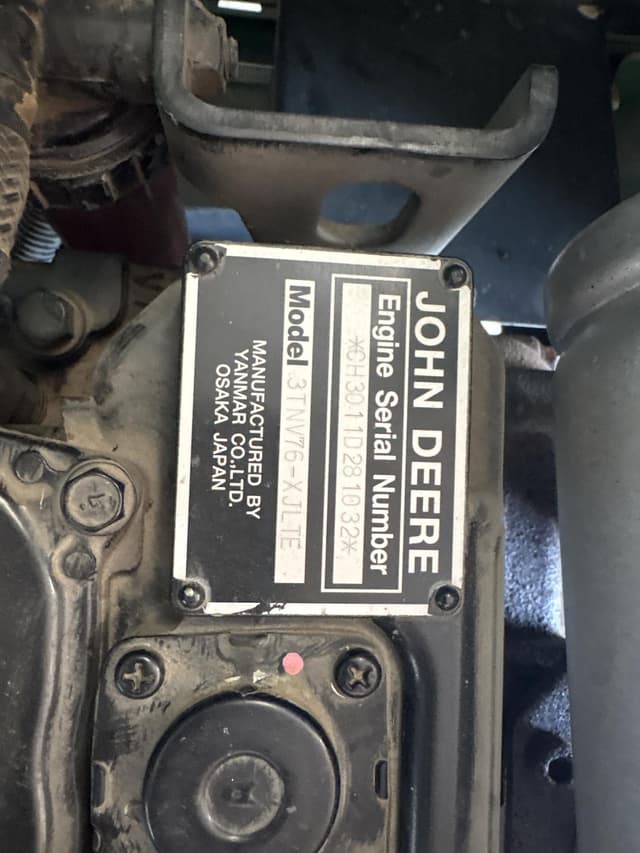 Image of John Deere X740 equipment image 4