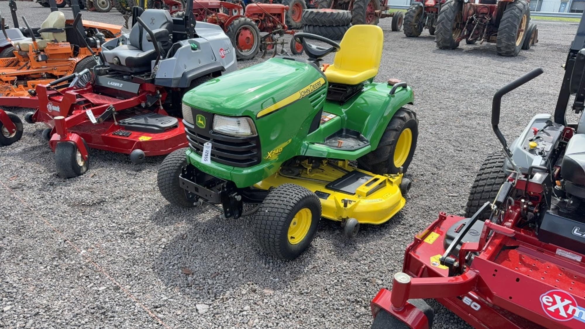 John Deere X740 Equipment Image0