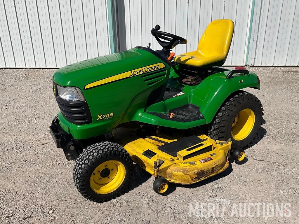 Image of John Deere X748 Primary image