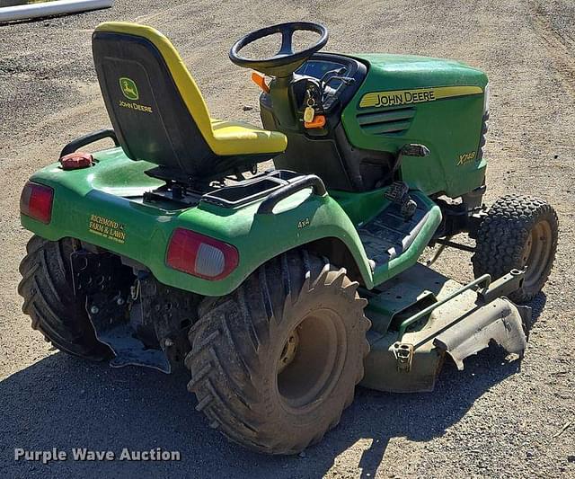 Image of John Deere X748 equipment image 4