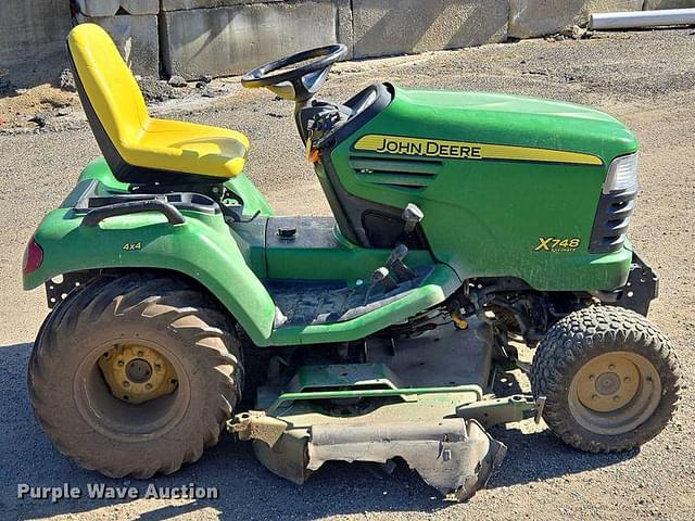 Image of John Deere X748 equipment image 3
