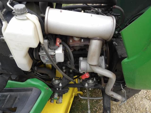 Image of John Deere X750 equipment image 4