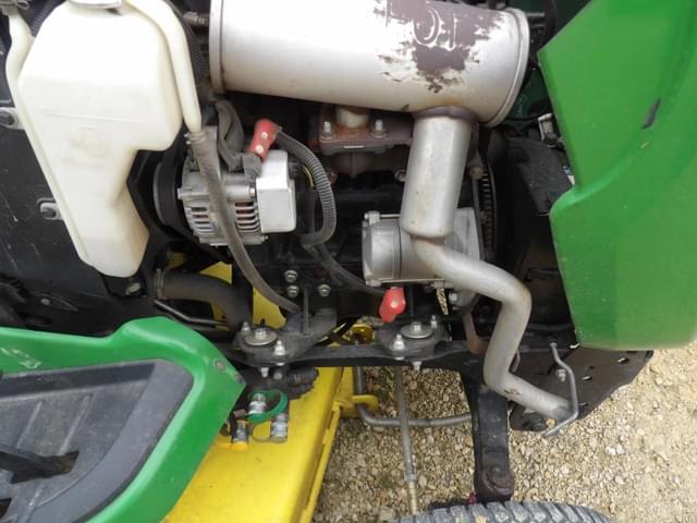 Image of John Deere X750 equipment image 4