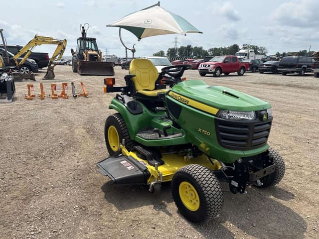 Image of John Deere X750 equipment image 3