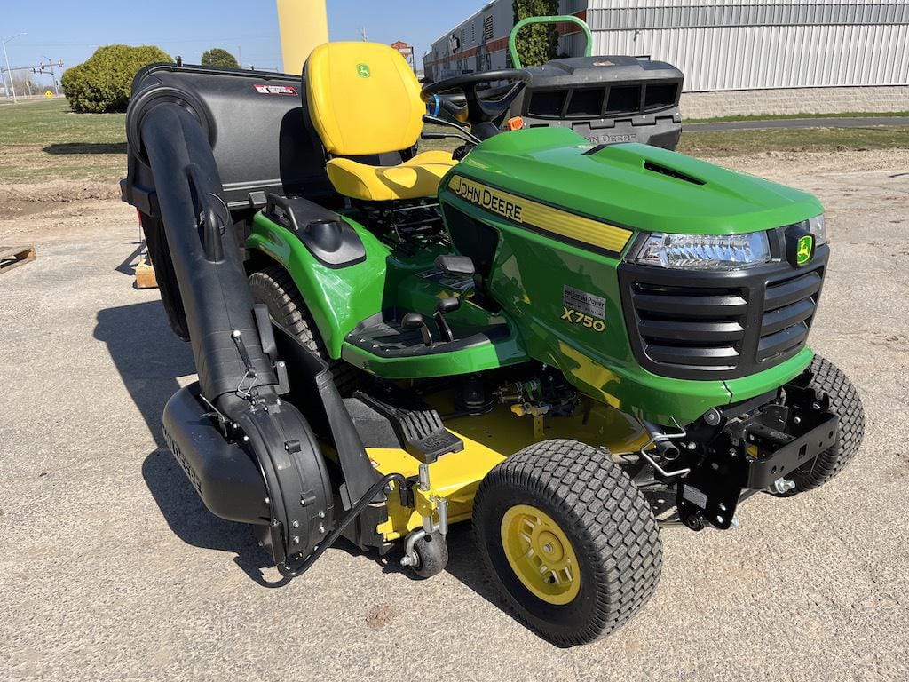 Main image John Deere X750