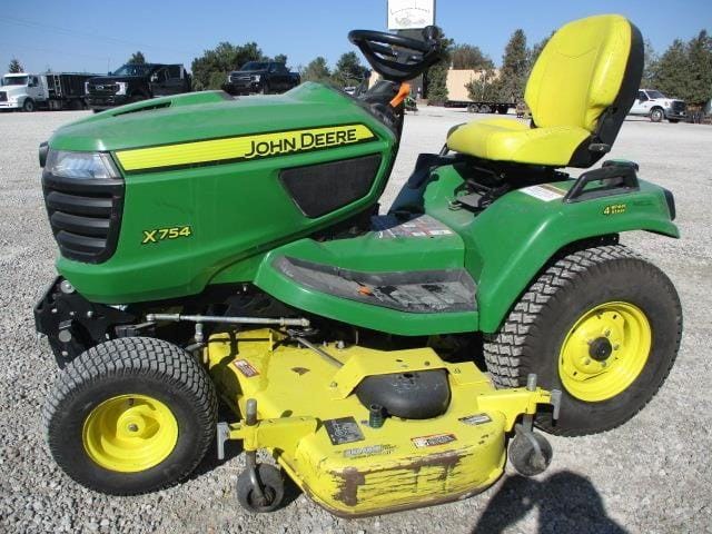 John Deere X754 Equipment Image0