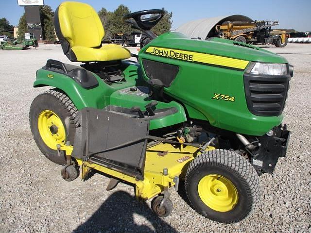 Image of John Deere X754 equipment image 1