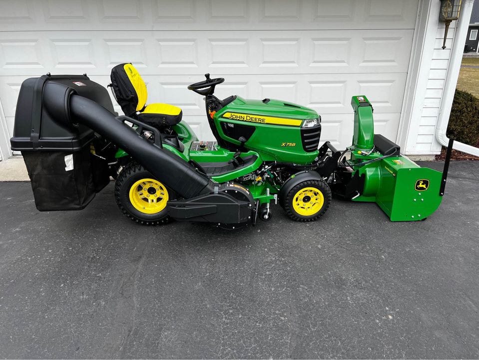 Main image John Deere X758