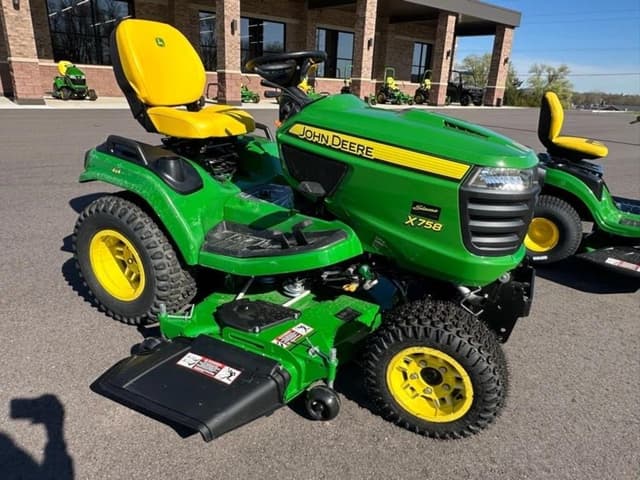 Image of John Deere X758 equipment image 3