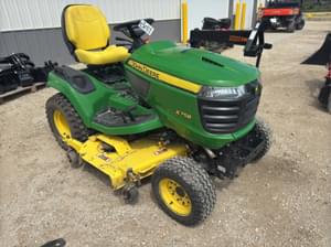 John Deere X758 Image