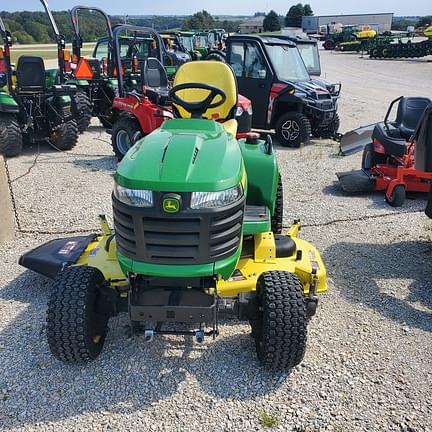 Image of John Deere X758 equipment image 1