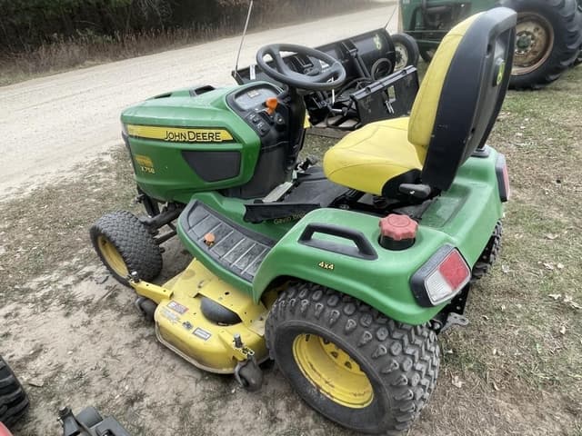 Image of John Deere X758 equipment image 3