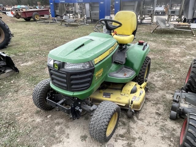 Image of John Deere X758 equipment image 4