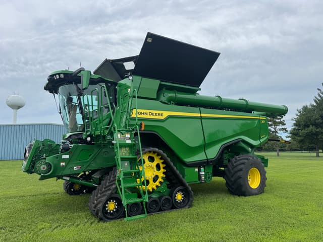 Image of John Deere X9 1000 equipment image 1