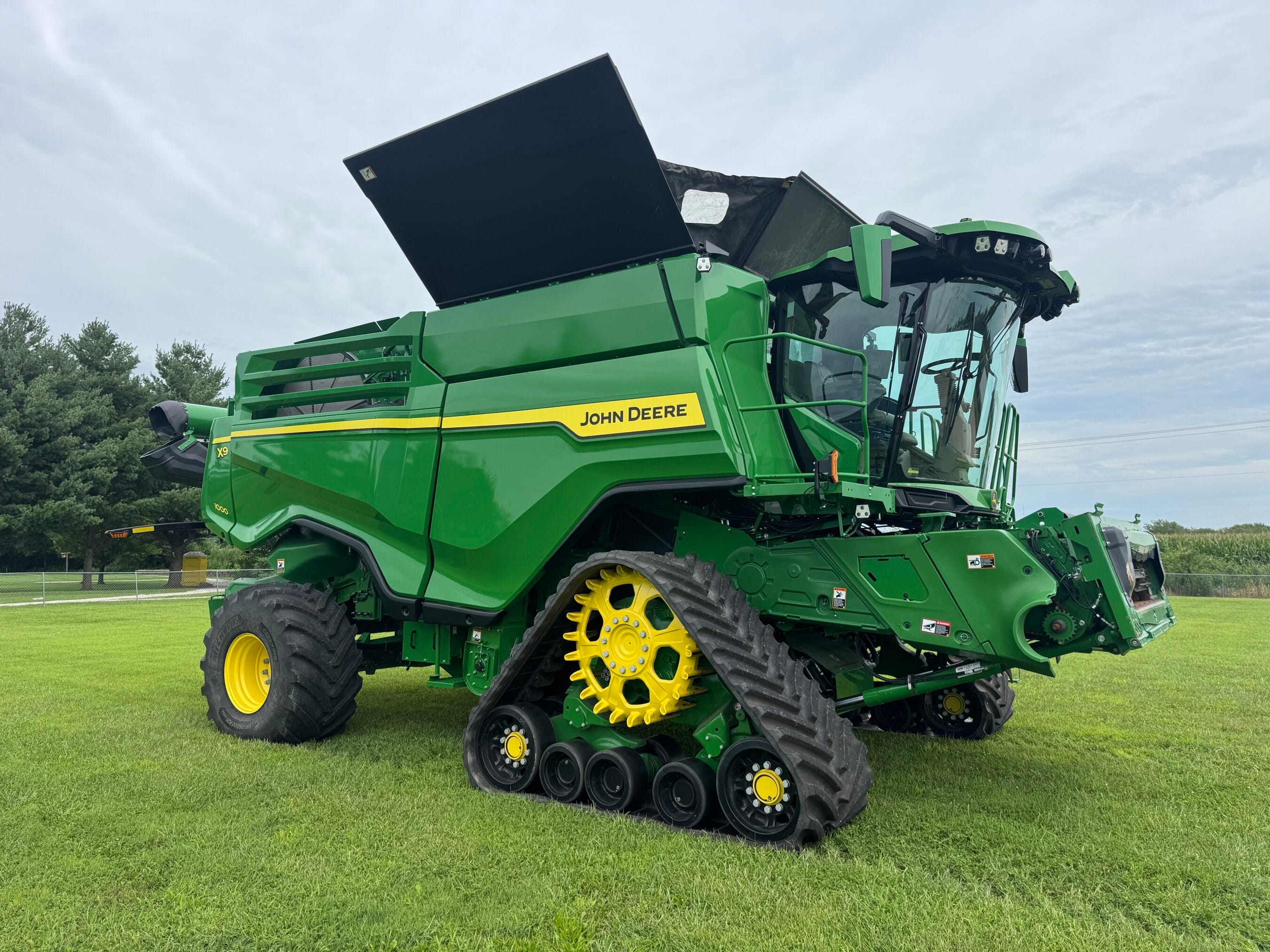 2023 John Deere X9 1000 Equipment Image0