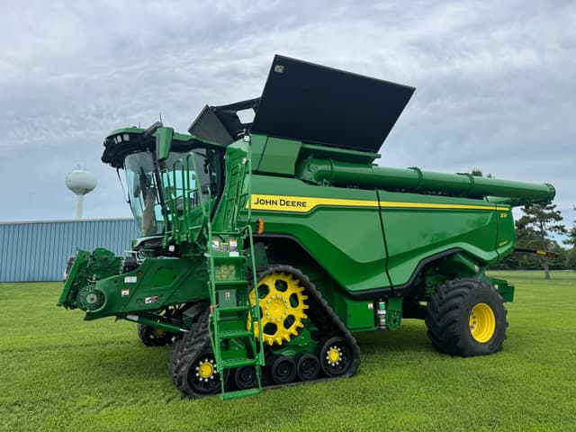 Image of John Deere X9 1000 equipment image 4