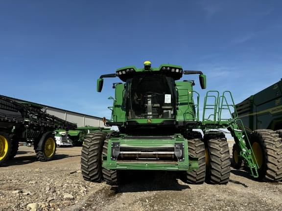Image of John Deere X9 1100 equipment image 1