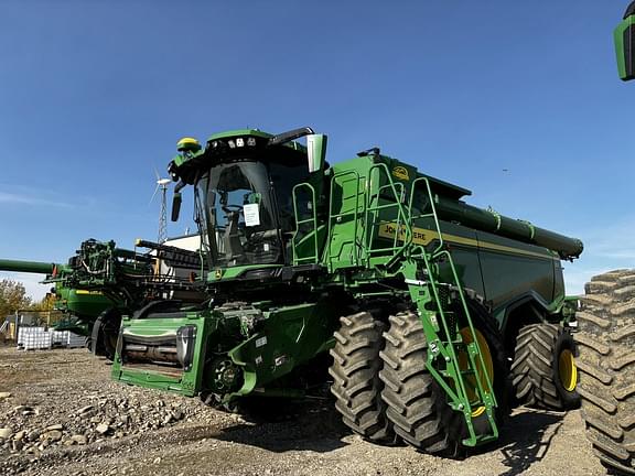 Image of John Deere X9 1100 equipment image 1