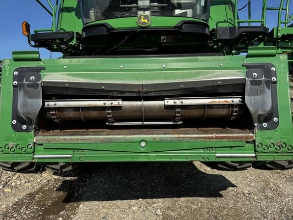 Image of John Deere X9 1100 equipment image 4