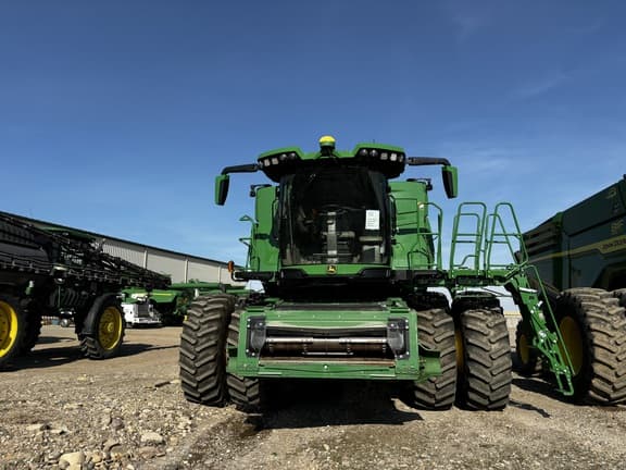 Image of John Deere X9 1100 equipment image 1